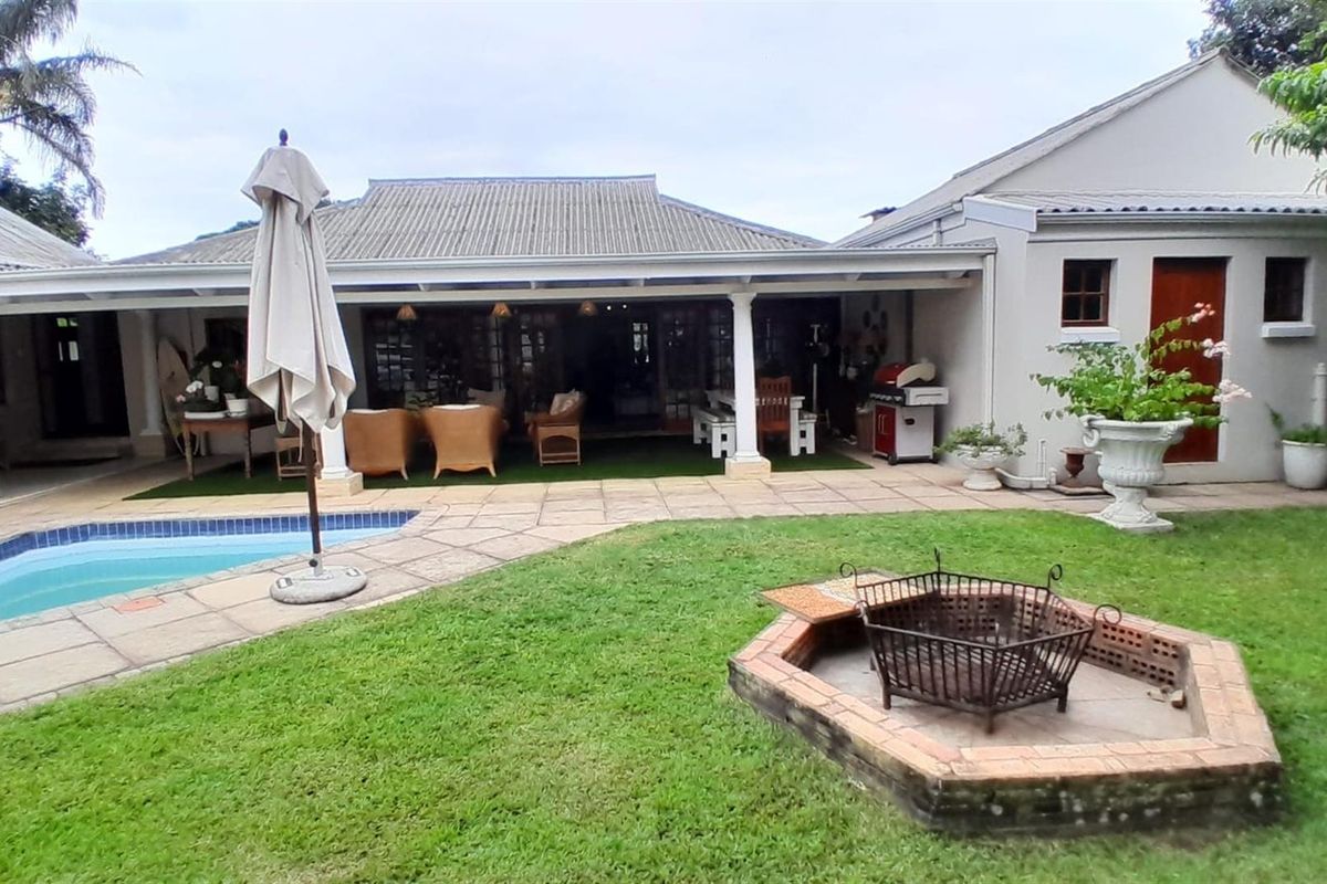LUXURY HOME IN TRANQUIL ESTATE - BALLITO, KZN - Photo 2