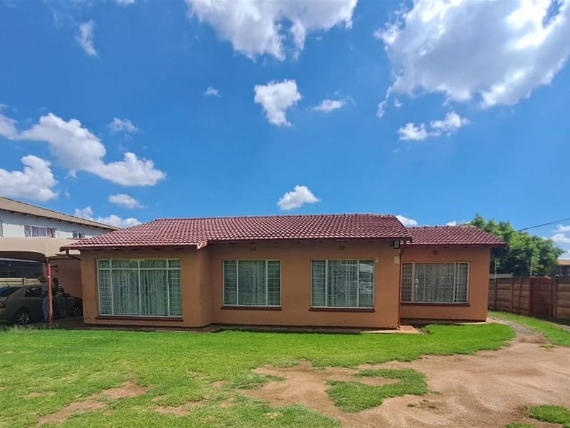 3 Bedrom house For Sale in Brackendowns Alberton, Gauteng - Photo 3