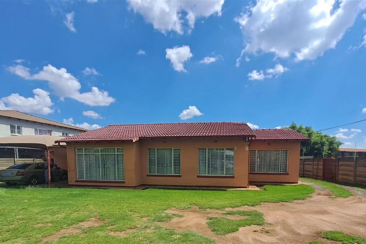3 Bedrom house For Sale in Brackendowns Alberton, Gauteng - Photo 3