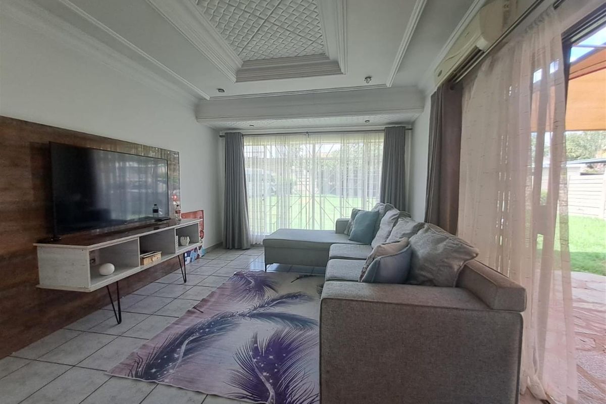 3 Bedrom house For Sale in Brackendowns Alberton, Gauteng - Photo 4