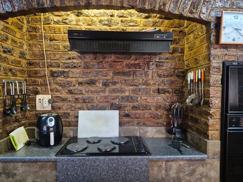 Heuwelsig Haven: Where Family Memories Find a Home - Photo 7