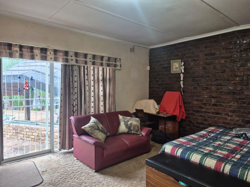 Heuwelsig Haven: Where Family Memories Find a Home - Photo 9