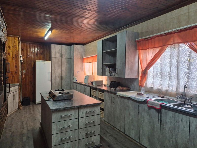 Heuwelsig Haven: Where Family Memories Find a Home - Photo 4