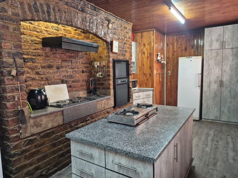 Heuwelsig Haven: Where Family Memories Find a Home - Photo 5