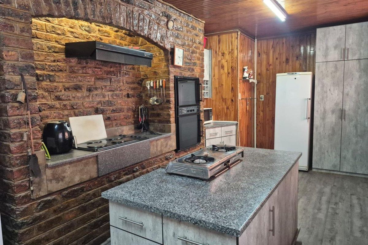 Heuwelsig Haven: Where Family Memories Find a Home - Photo 5