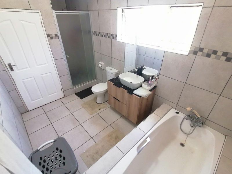 The Heart of Home: Where Comfort Meets Endless Potential in Riviera, Kimberley - Photo 6