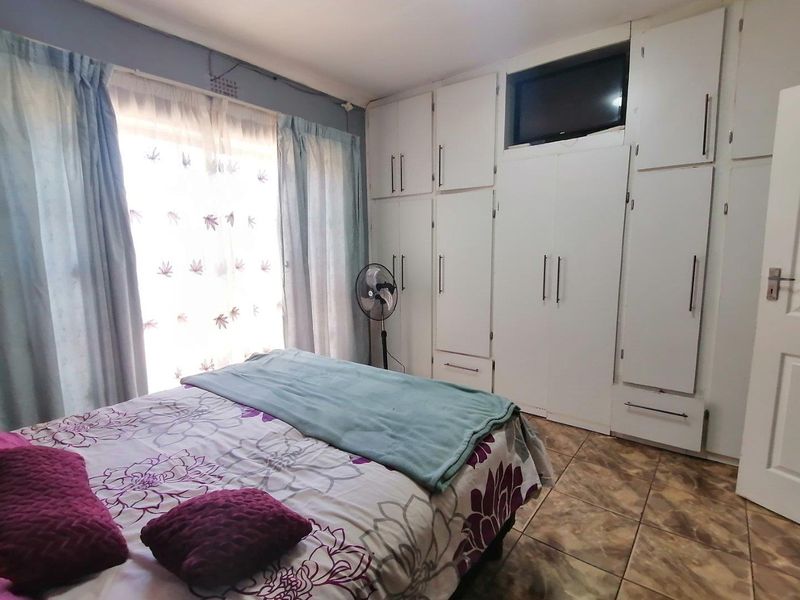 The Heart of Home: Where Comfort Meets Endless Potential in Riviera, Kimberley - Photo 9