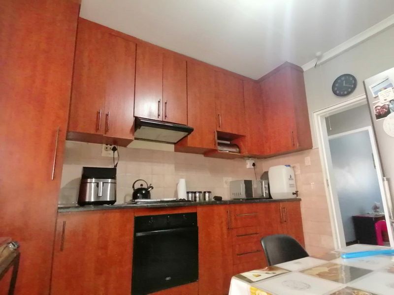 The Heart of Home: Where Comfort Meets Endless Potential in Riviera, Kimberley - Photo 2