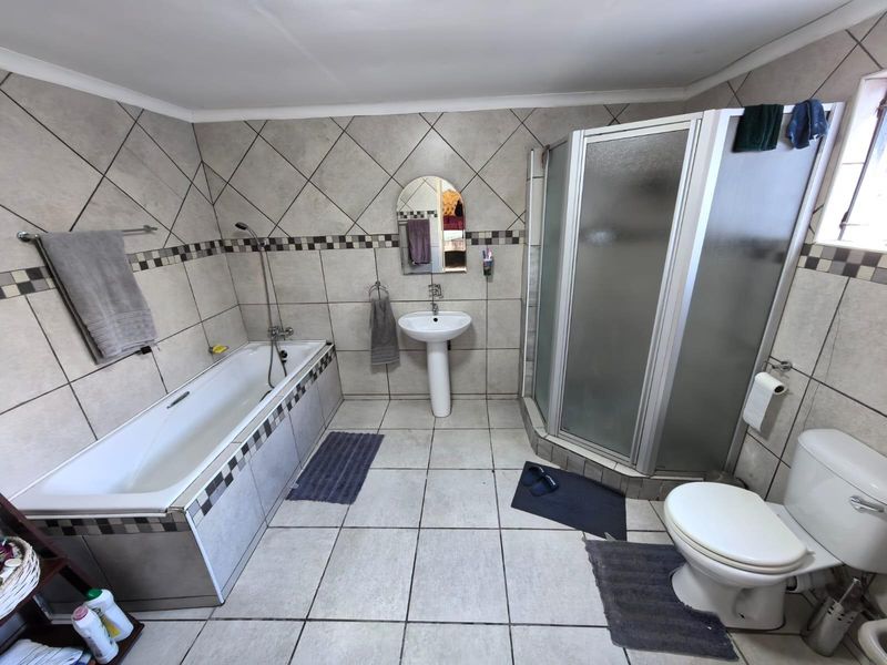 The Heart of Home: Where Comfort Meets Endless Potential in Riviera, Kimberley - Photo 5