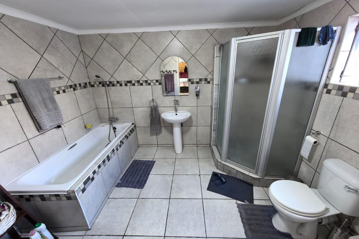 The Heart of Home: Where Comfort Meets Endless Potential in Riviera, Kimberley - Photo 5