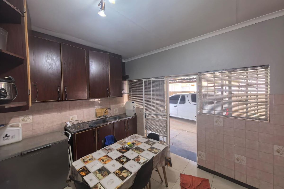 The Heart of Home: Where Comfort Meets Endless Potential in Riviera, Kimberley - Photo 4
