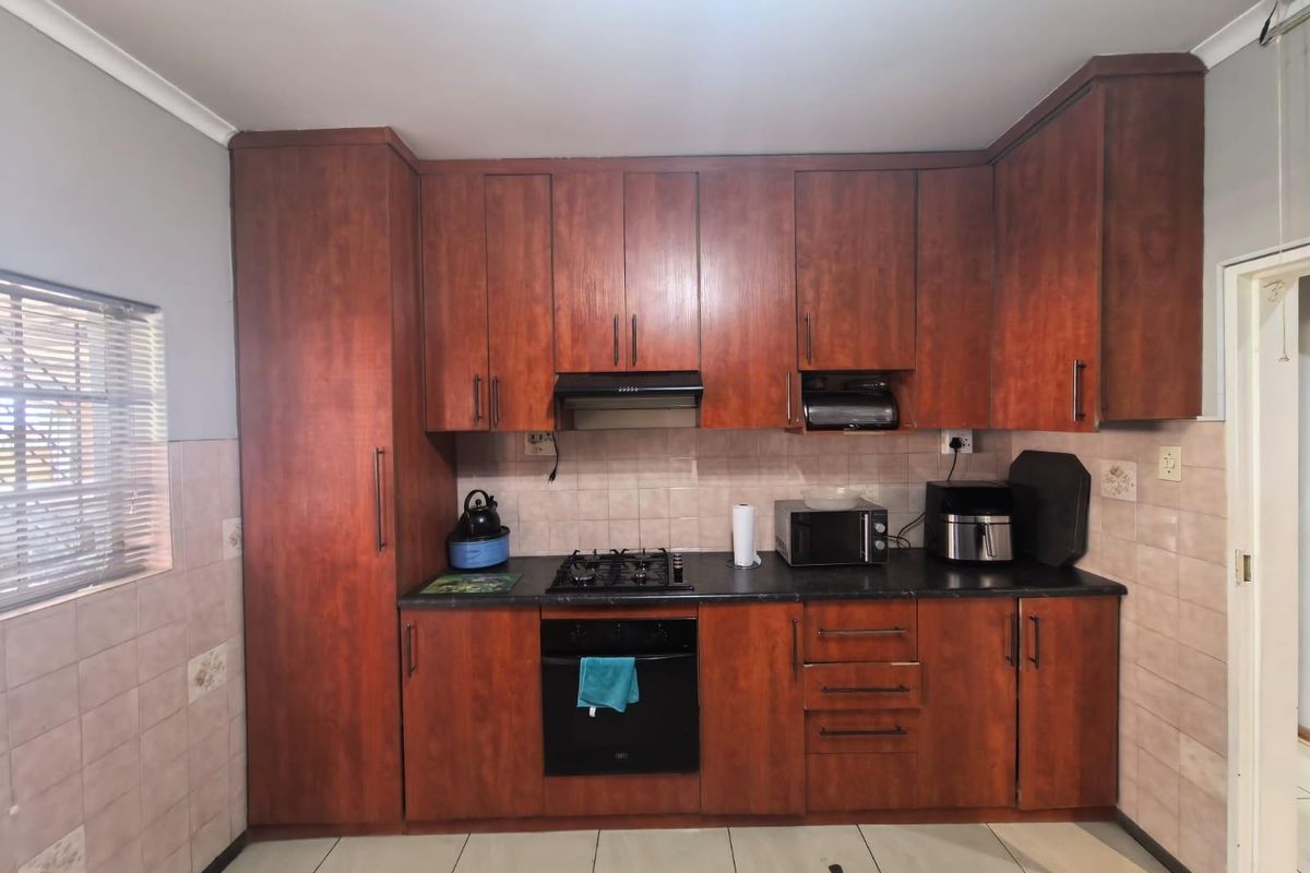 The Heart of Home: Where Comfort Meets Endless Potential in Riviera, Kimberley - Photo 3