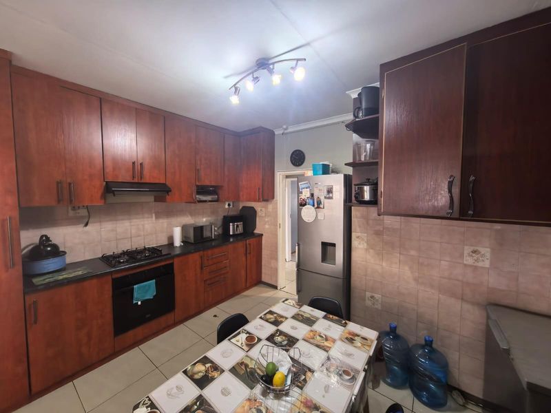 The Heart of Home: Where Comfort Meets Endless Potential in Riviera, Kimberley - Photo 2