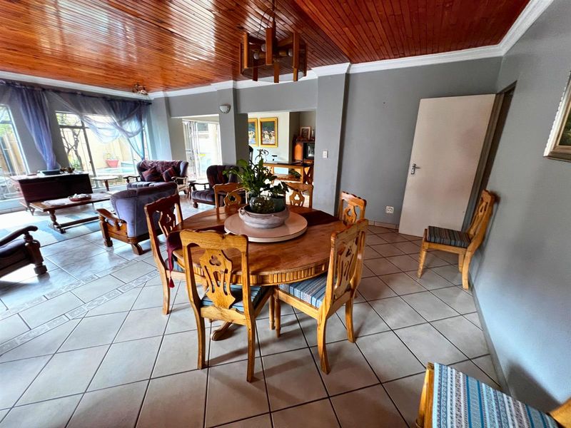 5 Bedroom, Spacious Family Home in Rooihuiskraal, Centurion - Photo 4
