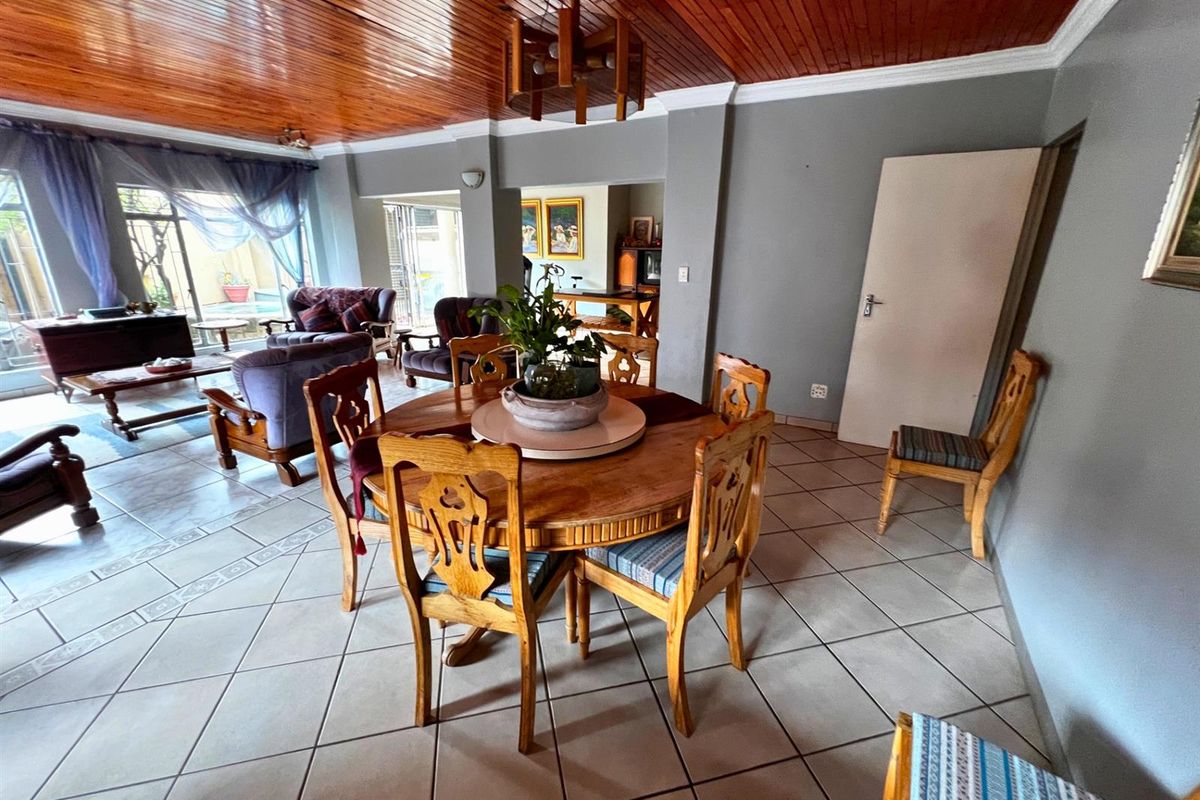 5 Bedroom, Spacious Family Home in Rooihuiskraal, Centurion - Photo 4