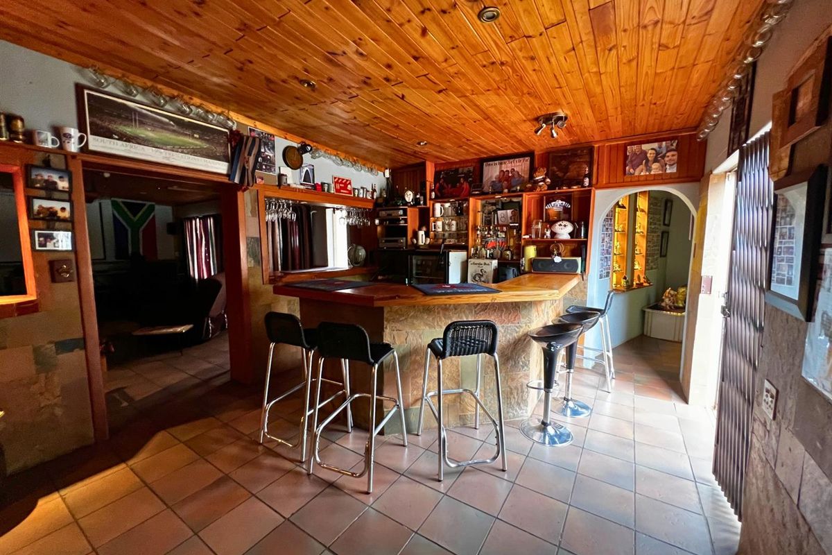 5 Bedroom, Spacious Family Home in Rooihuiskraal, Centurion - Photo 5