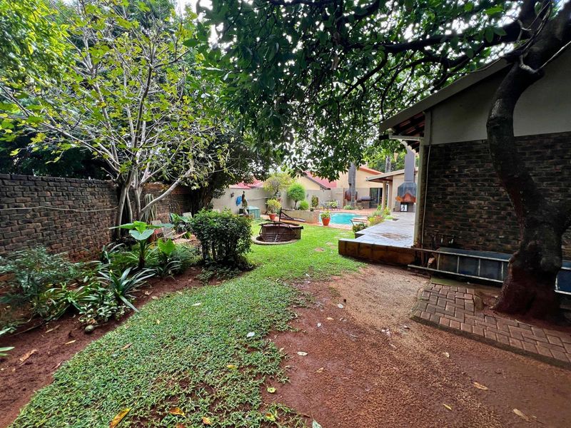 5 Bedroom, Spacious Family Home in Rooihuiskraal, Centurion - Photo 10