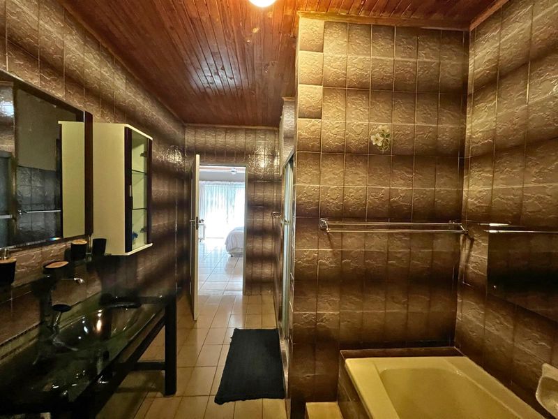 5 Bedroom, Spacious Family Home in Rooihuiskraal, Centurion - Photo 7
