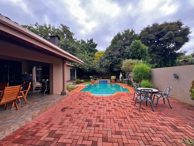 5 Bedroom, Spacious Family Home in Rooihuiskraal, Centurion - Photo 2