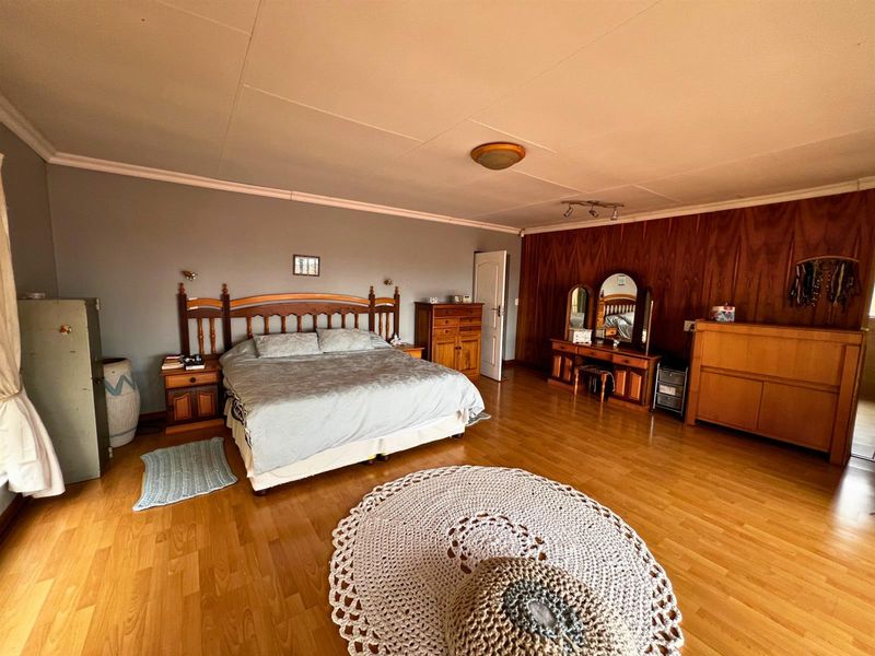5 Bedroom, Spacious Family Home in Rooihuiskraal, Centurion - Photo 6