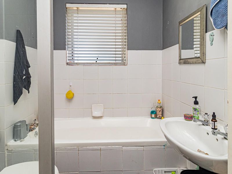 Modern Ground Floor Townhouse in Security Estate - Photo 5