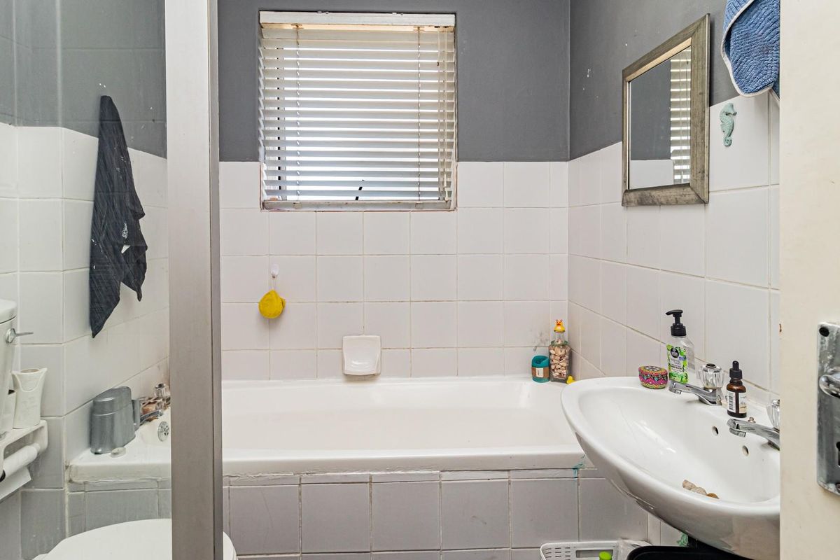 Modern Ground Floor Townhouse in Security Estate - Photo 5