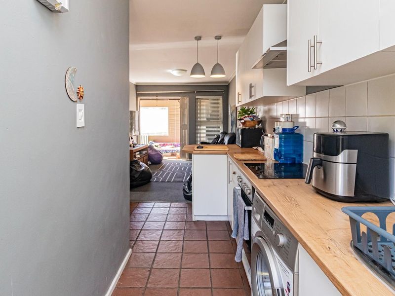 Modern Ground Floor Townhouse in Security Estate - Photo 4