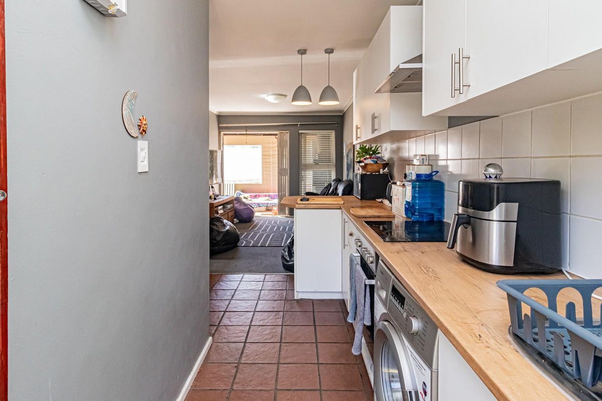 Modern Ground Floor Townhouse in Security Estate - Photo 4