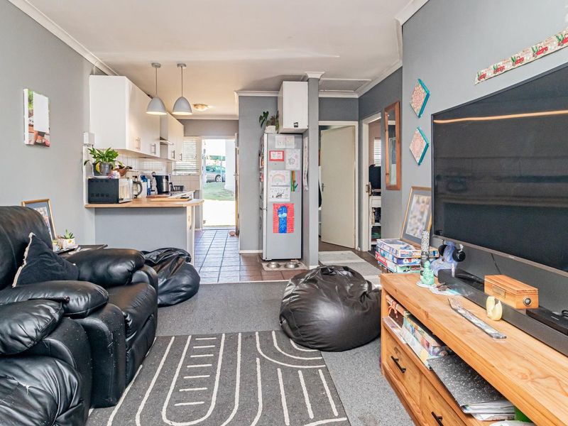 Modern Ground Floor Townhouse in Security Estate - Photo 2