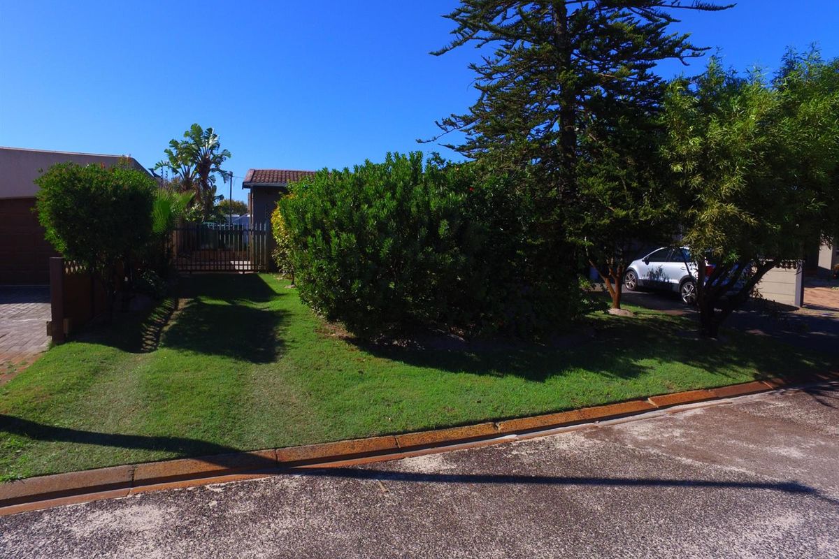 Three bedroom Family home for sale in Oakdene, Kuilsriver - Photo 3