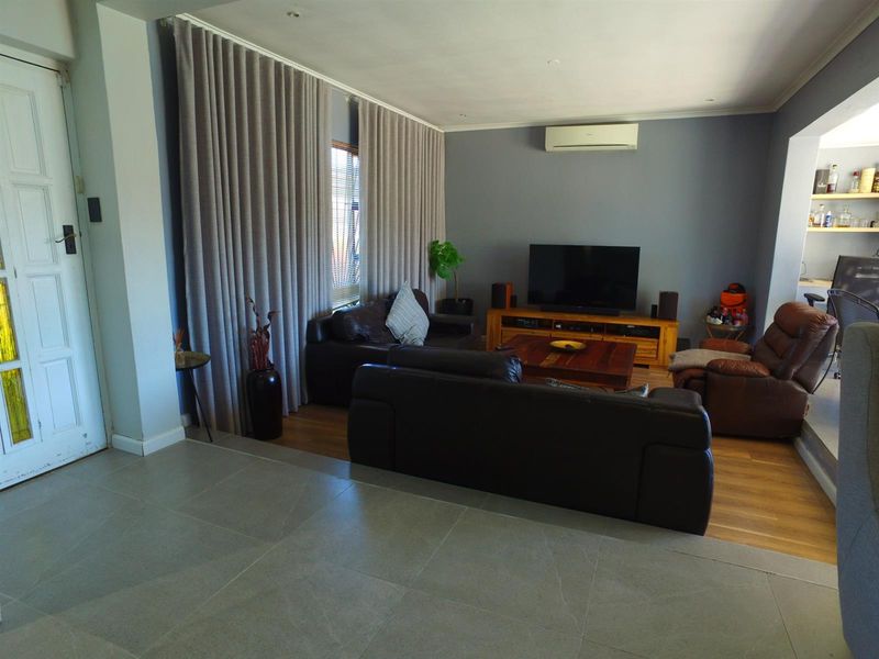 Three bedroom Family home for sale in Oakdene, Kuilsriver - SOLD! - Photo 4
