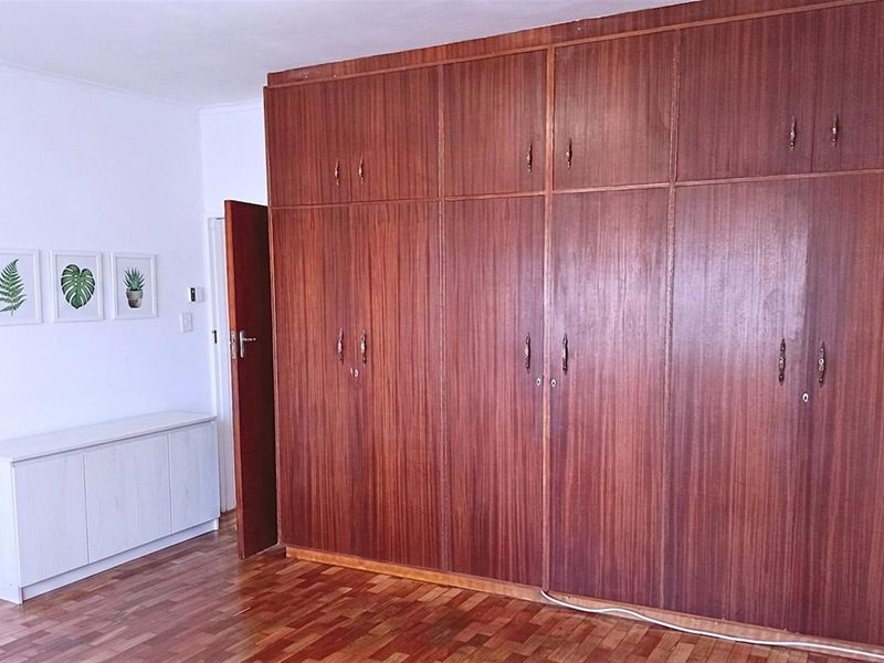 Large Family Home, Central and Peaceful Location - Photo 7