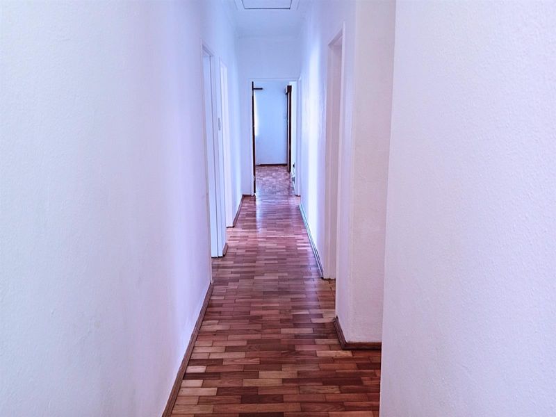 Large Family Home, Central and Peaceful Location - Photo 5