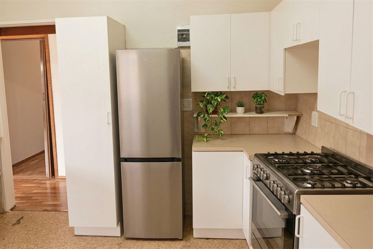 Large Family Home, Central and Peaceful Location - Photo 4