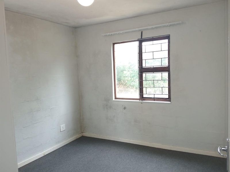 3 Bedroom Apartment in Amalinda - Photo 7