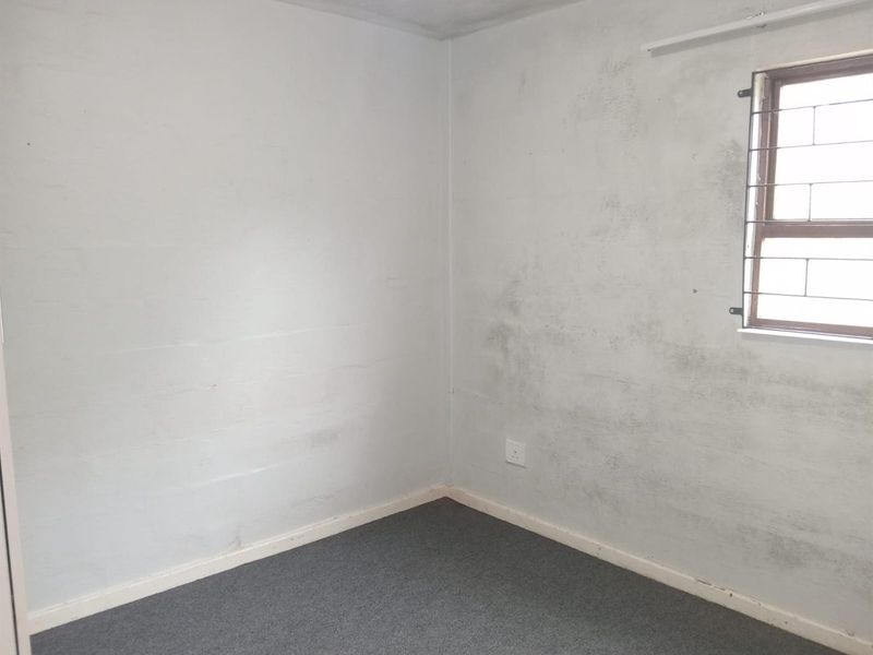 3 Bedroom Apartment in Amalinda - Photo 9