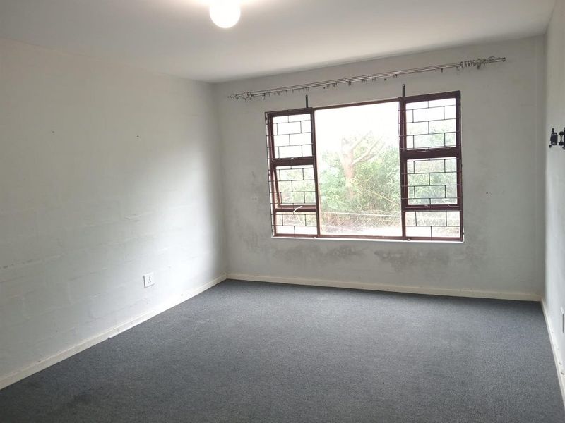 3 Bedroom Apartment in Amalinda - Photo 6