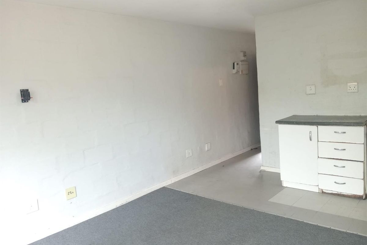 3 Bedroom Apartment in Amalinda - Photo 4