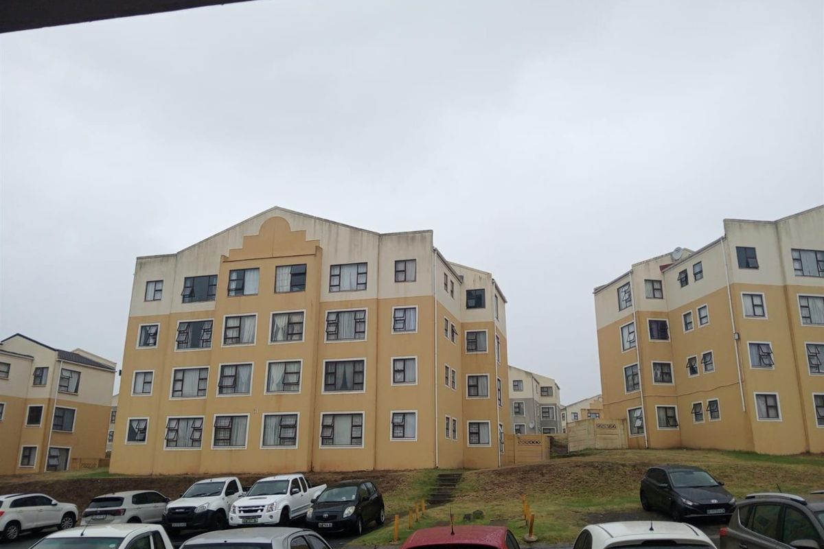 3 Bedroom Apartment in Amalinda - Photo 2