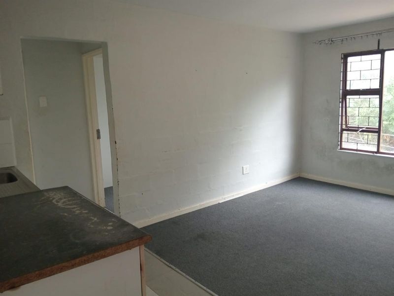 3 Bedroom Apartment in Amalinda - Photo 5