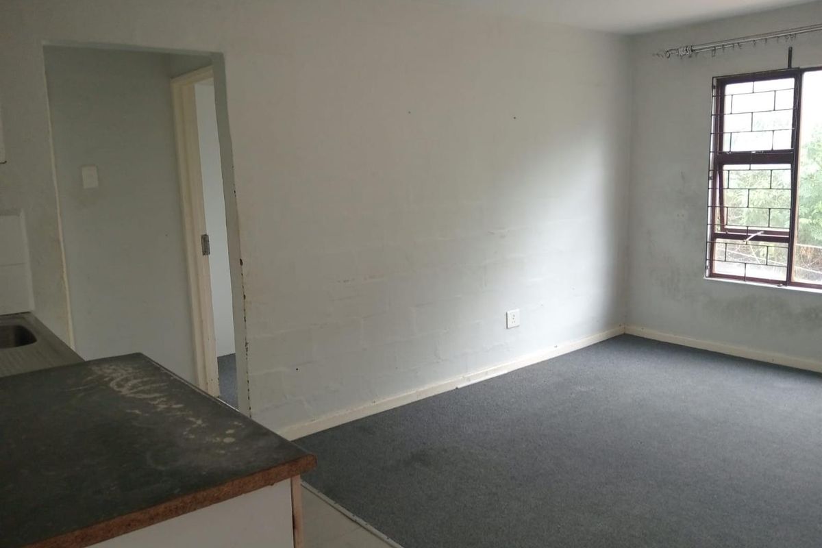 3 Bedroom Apartment in Amalinda - Photo 5