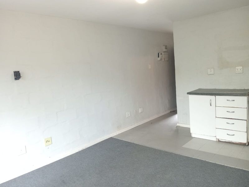 Well-Priced 3 Bedroom Apartment in Sohco, Amalinda - Great Investment Opportunity - Photo 4