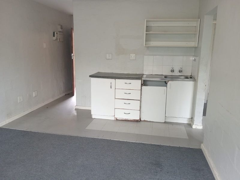 Well-Priced 3 Bedroom Apartment in Sohco, Amalinda - Great Investment Opportunity - Photo 2
