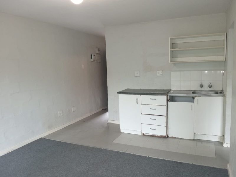 Well-Priced 3 Bedroom Apartment in Sohco, Amalinda - Great Investment Opportunity - Photo 3