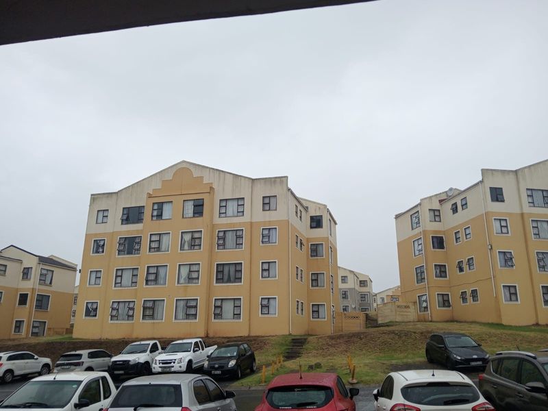 Well-Priced 3 Bedroom Apartment in Sohco, Amalinda - Great Investment Opportunity - Photo 1