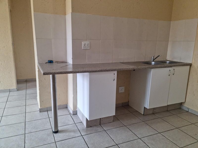 Gorgeous 3 Bedroom Apartment in Amorosa Available to Rent Immediately - Photo 10