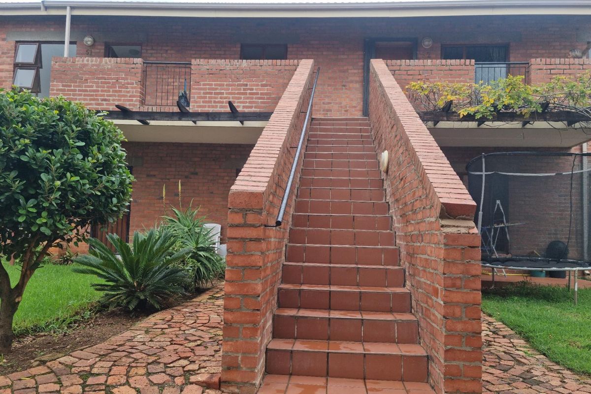 Gorgeous 3 Bedroom Apartment in Amorosa Available to Rent Immediately - Photo 2