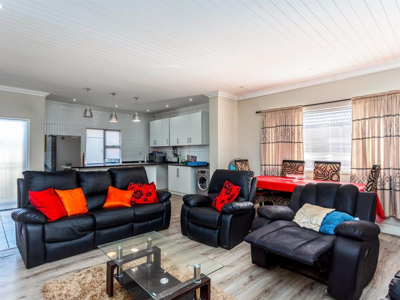 House For Sale in Oakdale, Bellville - Photo 3