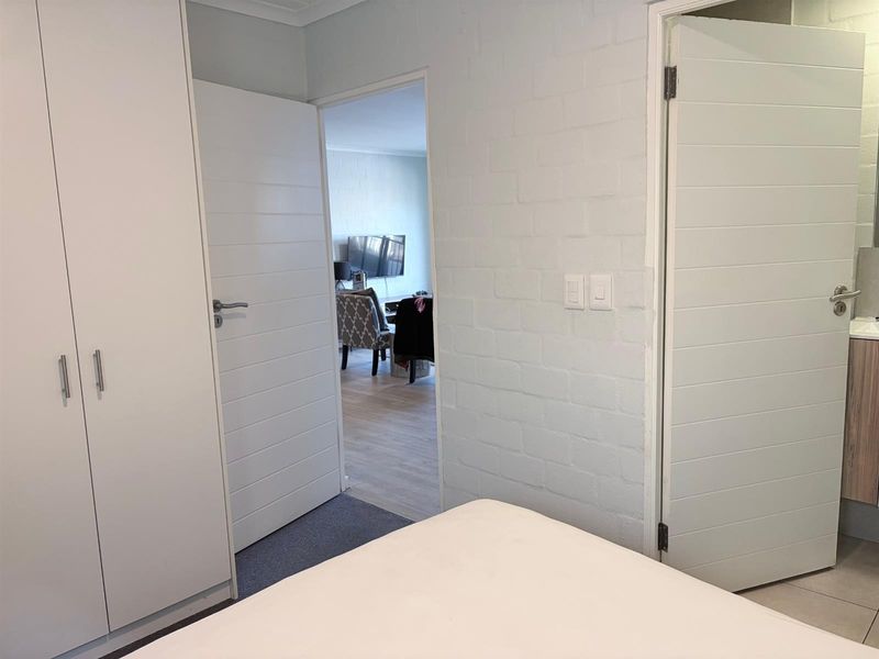 Furnished 2 Bedroom 2 Bathroom apartment in Diep River - Photo 9