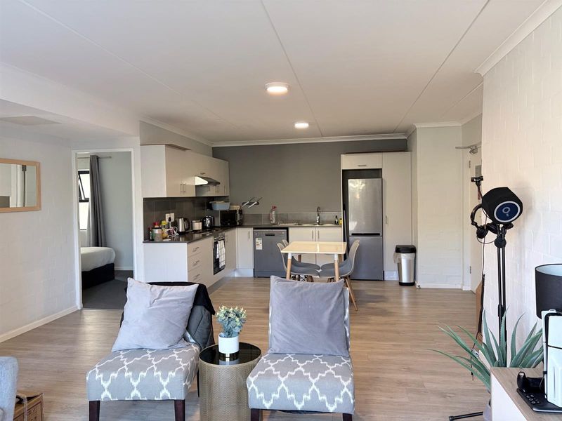 Furnished 2 Bedroom 2 Bathroom apartment in Diep River - Photo 6